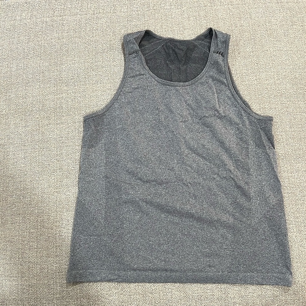 Men’s Lululemon stratotech Medium tank top